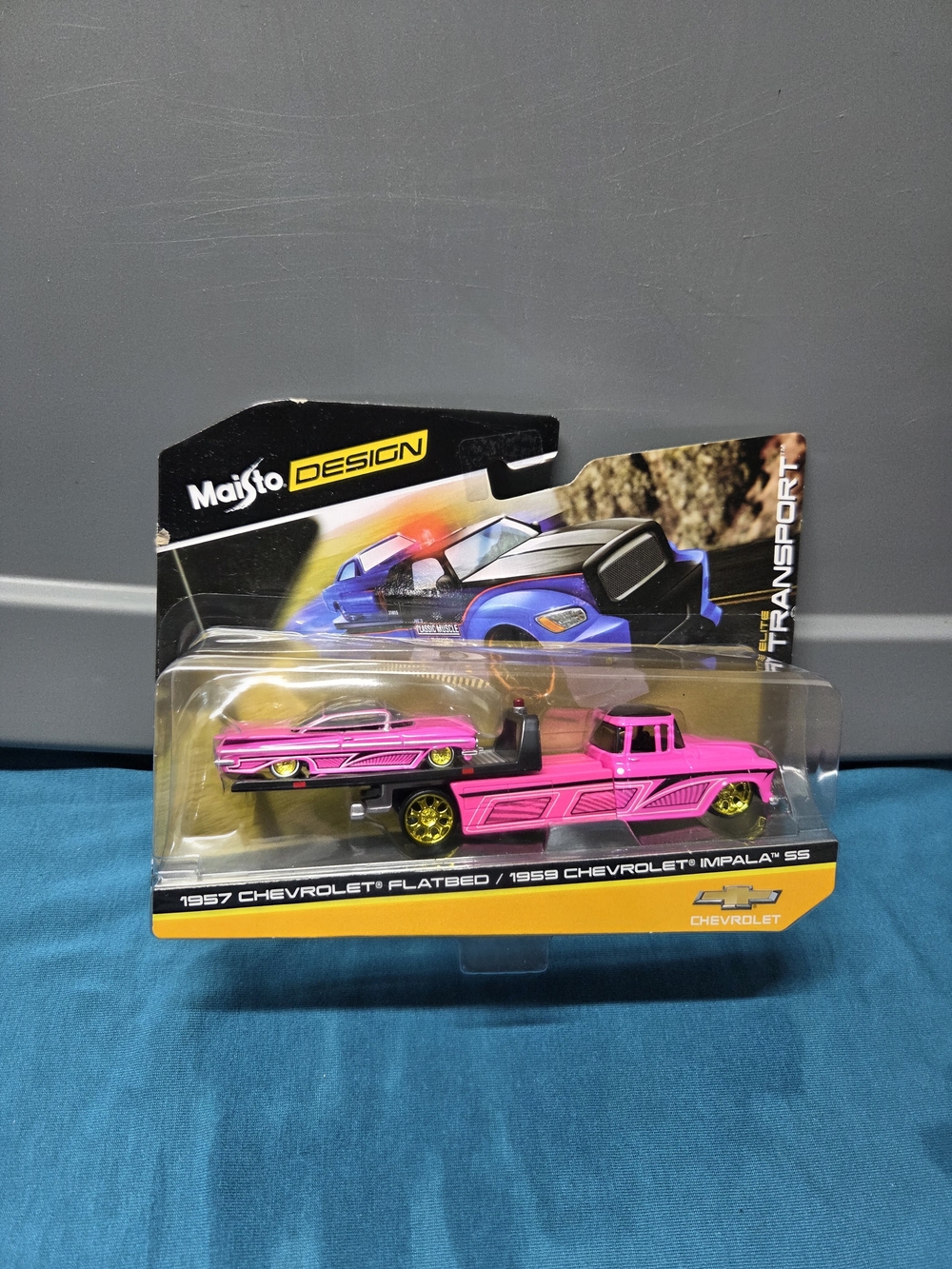 Maisto 1957 Chevrolet Flatbed Truck & 1959 Impala SS Pink 1/64 Models